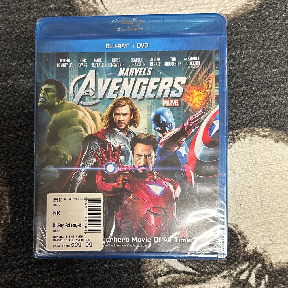 Marvel Avengers Blu-ray + DVD Set with Red and Blue Cover